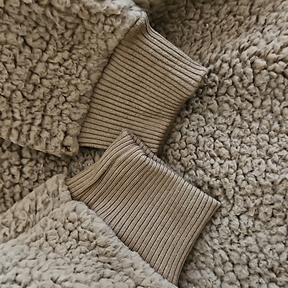 Aerie,NWT,Sherpa Fleece 1/4 Zip Pullover Teddy Sweater Long Sleeve Brown Size XS - Picture 9 of 12